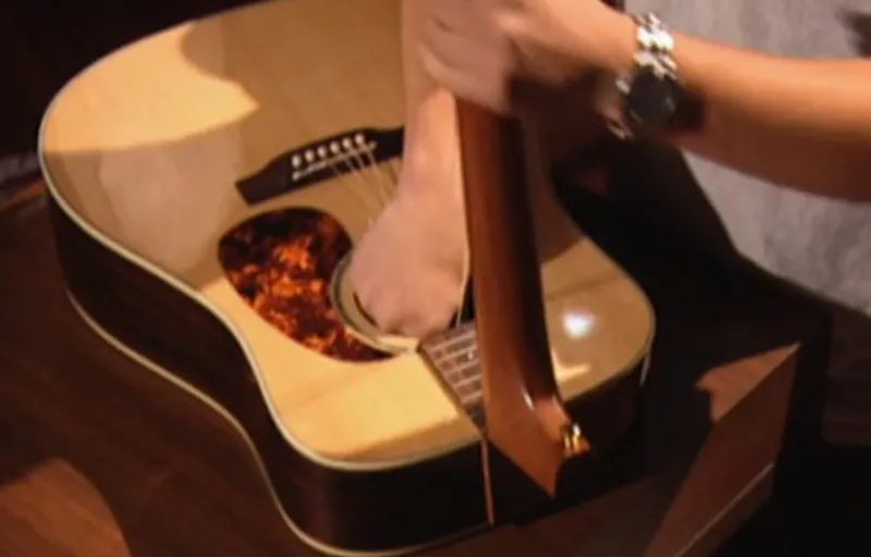 Voyage Air Guitar Product Image